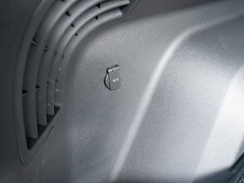 Used 2023 Volkswagen Atlas Cross Sport SE image 35