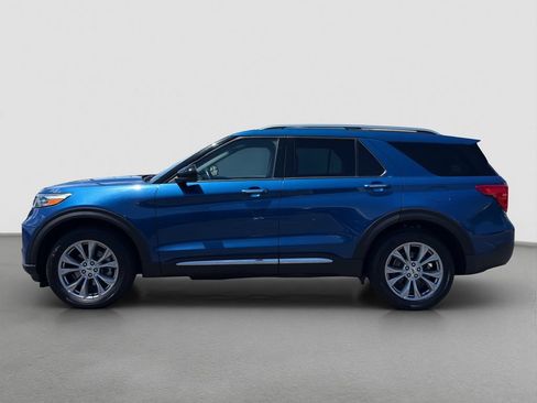 Used 2023 Ford Explorer Limited AWD/4WD image 3