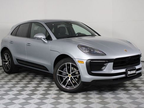 Certified 2025 Porsche Macan image 9