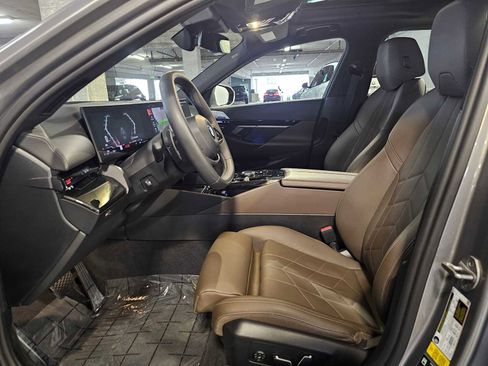 Used 2024 BMW 530i xDrive w/ Premium Package image 31