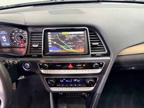 Used 2018 Hyundai Sonata Limited FWD image 25