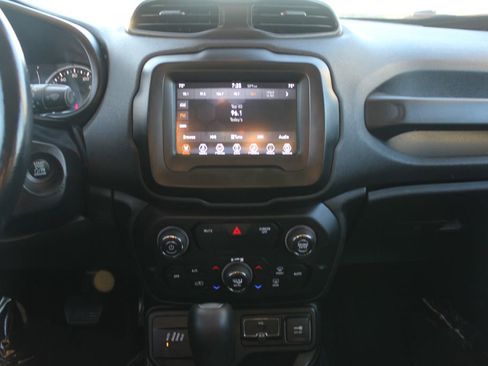 Used 2018 Jeep Renegade Altitude image 12
