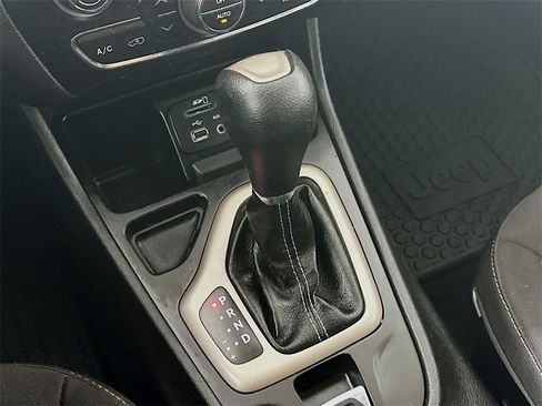 Used 2014 Jeep Cherokee Latitude w/ Comfort/Convenience Group image 16