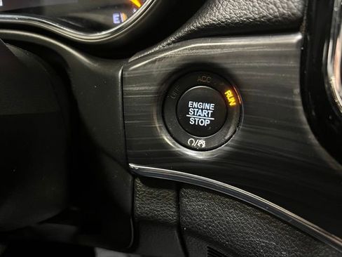 Used 2019 Jeep Grand Cherokee Limited image 17