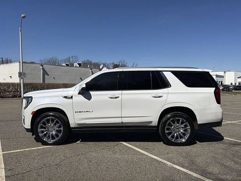 Used 2024 GMC Yukon Denali w/ Advanced Technology Package AWD/4WD image 11