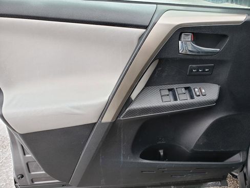 Used 2014 Toyota RAV4 Limited image 9