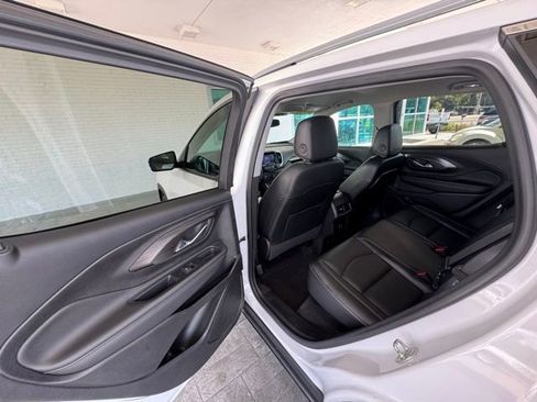 Used 2023 GMC Terrain SLT image 19