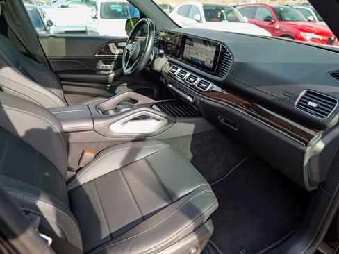 Used 2025 Mercedes-Benz GLS 450 4MATIC image 36