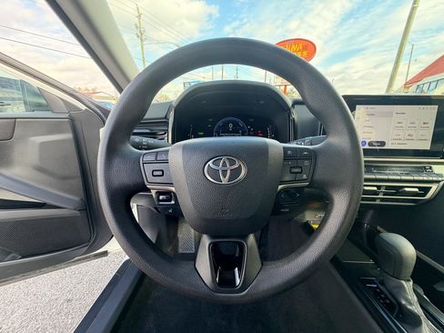 Used 2025 Toyota Camry LE FWD image 18