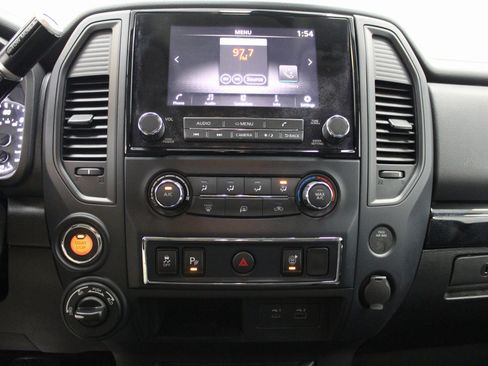 Used 2022 Nissan Titan SV image 37