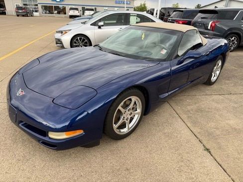 Used 2004 Chevrolet Corvette Convertible w/ Preferred Equipment Group RWD image 3