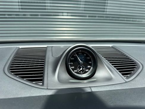 Certified 2023 Porsche Macan AWD/4WD image 27
