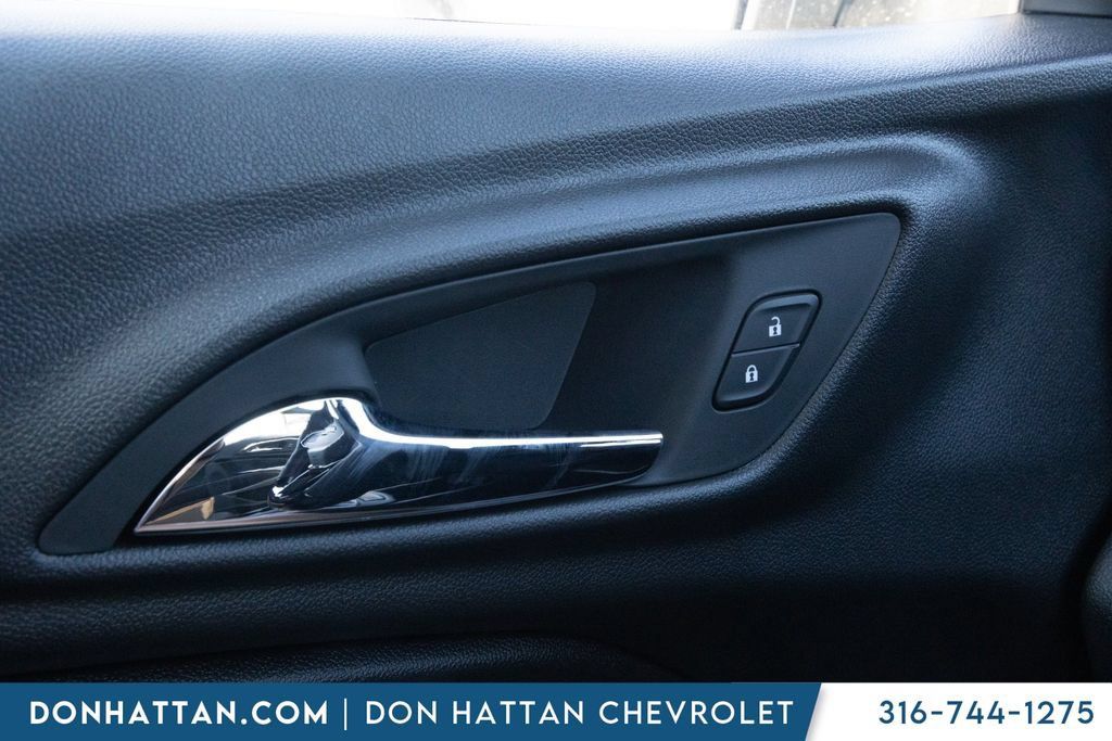 New 2026 Chevrolet Trax RS w/ Sunroof Package FWD image 15