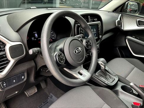 Used 2021 Kia Soul LX image 17