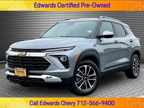 Used 2025 Chevrolet TrailBlazer LT FWD image 1