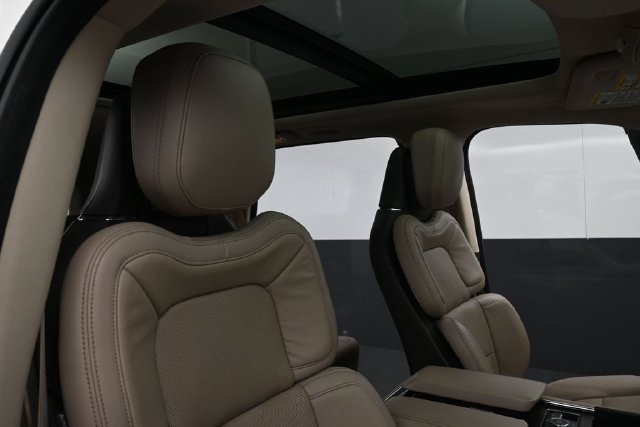 Certified 2023 Lincoln Navigator Reserve RWD image 34
