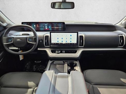 New 2025 Ford Expedition Active image 14