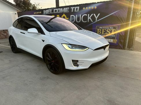 Used 2018 Tesla Model X 75D AWD/4WD image 3