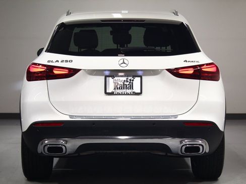 Used 2025 Mercedes-Benz GLA 250 4MATIC image 10
