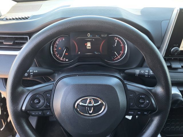Used 2025 Toyota RAV4 LE AWD/4WD image 15