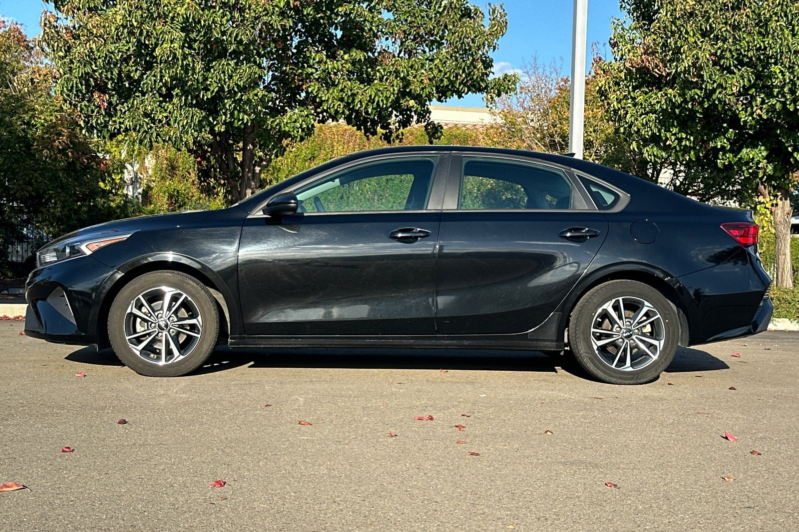 Used 2024 Kia Forte LXS FWD image 7