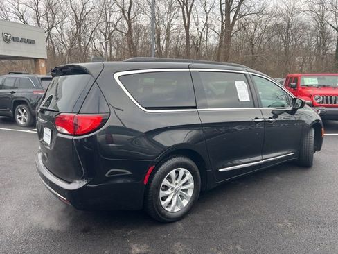 Used 2017 Chrysler Pacifica Touring-L image 31