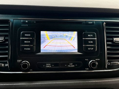 Used 2017 Kia Sedona LX image 32