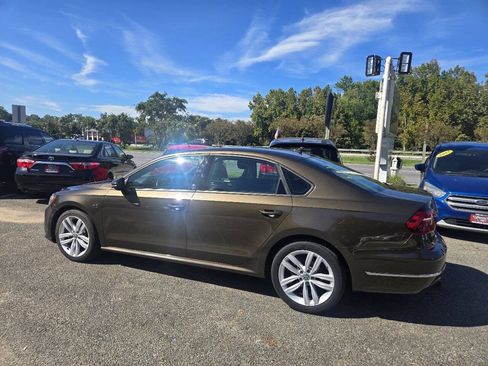 Used 2019 Volkswagen Passat 2.0T Wolfsburg FWD image 10