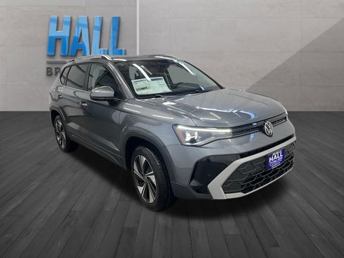 New 2025 Volkswagen Taos SE image 7