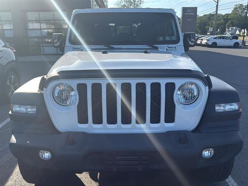 Used 2020 Jeep Gladiator Sport w/ Quick Order Package 24S AWD/4WD image 2