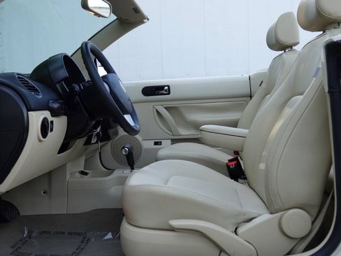 Used 2008 Volkswagen Beetle SE FWD image 58