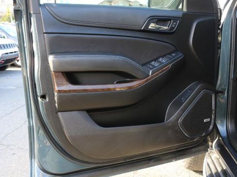 Used 2019 Chevrolet Suburban LT image 10