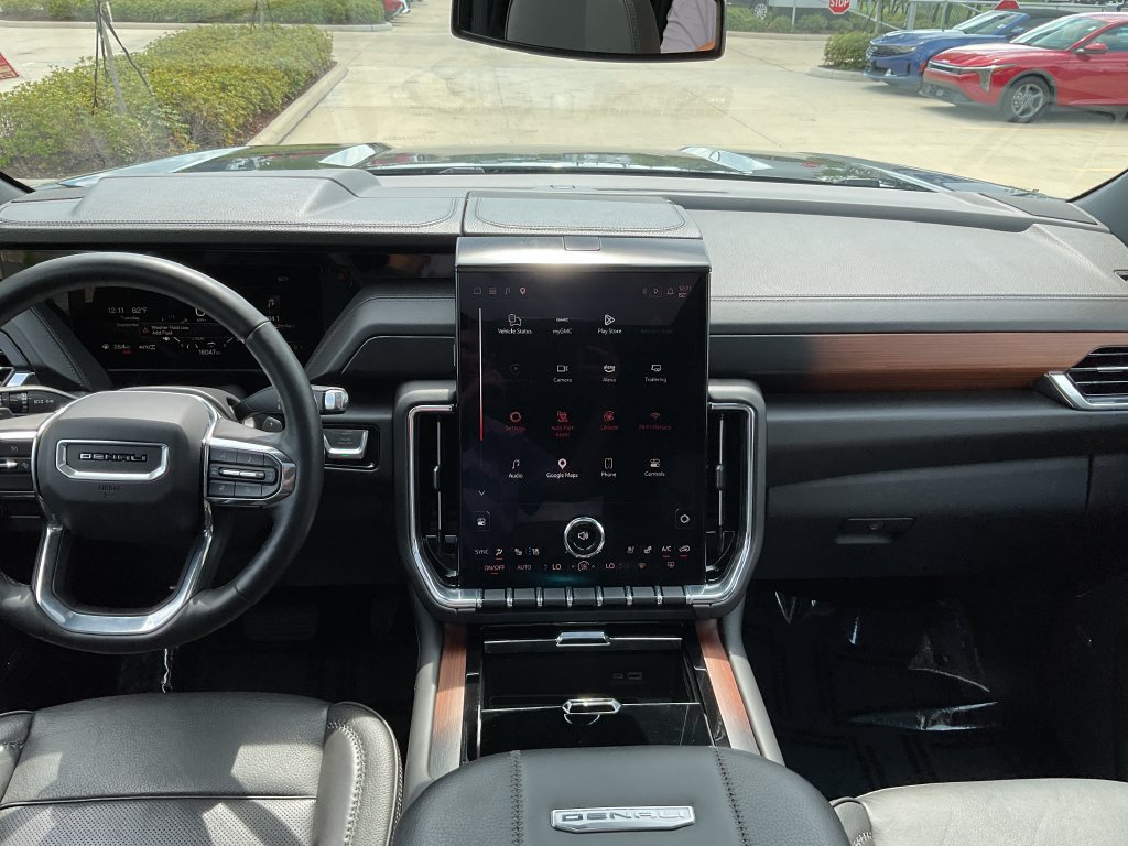 Used 2025 GMC Yukon XL Denali w/ Sun & Power Step Package AWD/4WD image 23