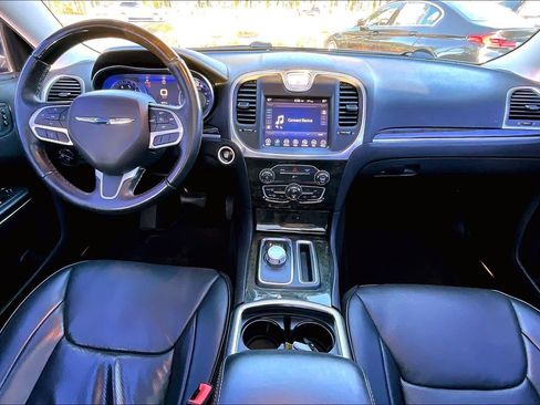 Used 2017 Chrysler 300 C image 14
