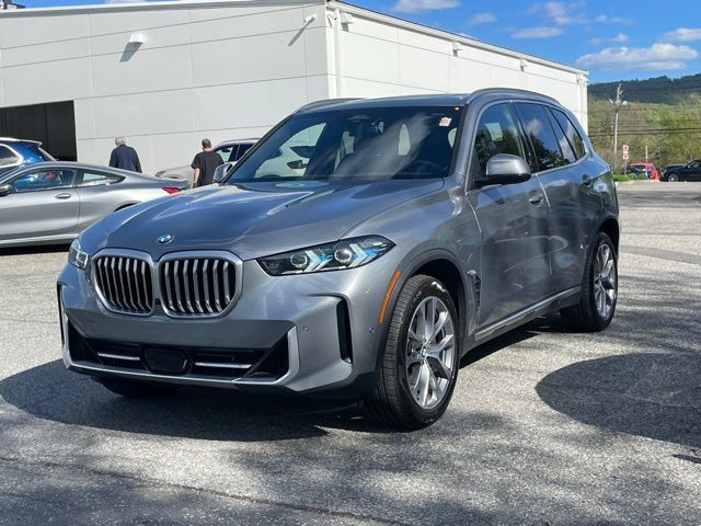 Certified 2024 BMW X5 xDrive40i w/ Premium Package AWD/4WD image 2