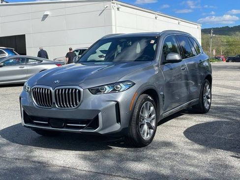 Certified 2024 BMW X5 xDrive40i w/ Premium Package AWD/4WD image 2