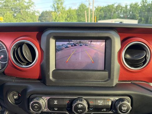 Used 2021 Jeep Wrangler Rubicon AWD/4WD image 24