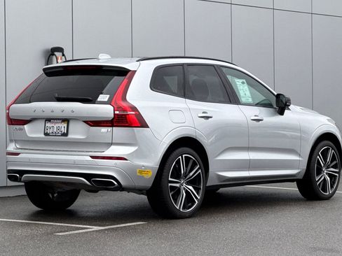 Used 2021 Volvo XC60 T8 R-Design w/ Advanced Package image 5