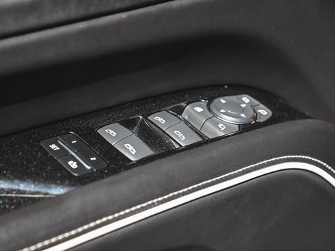 Used 2022 Cadillac Escalade Premium Luxury Platinum image 9