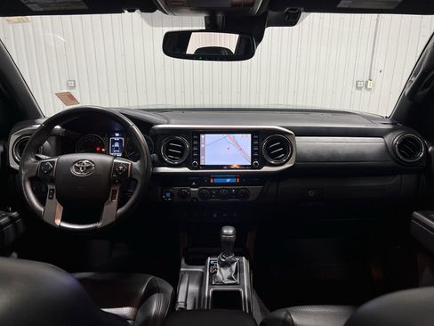 Used 2022 Toyota Tacoma Limited image 19