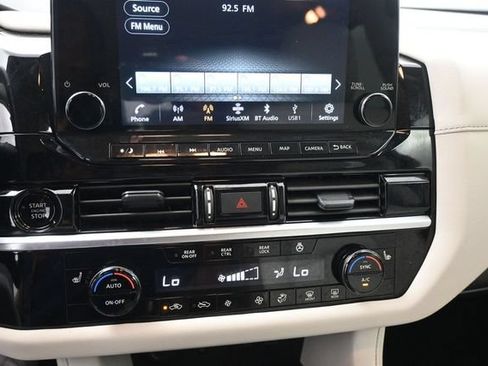 Used 2025 Nissan Pathfinder SL FWD image 46