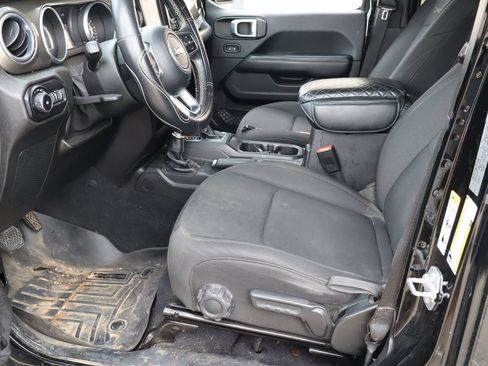Used 2018 Jeep Wrangler Unlimited Sahara AWD/4WD image 13