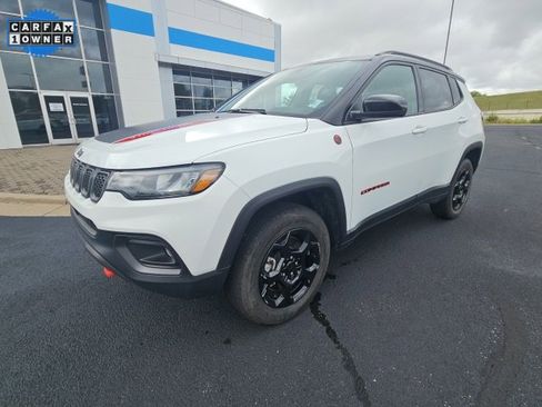 Used 2024 Jeep Compass Trailhawk image 2