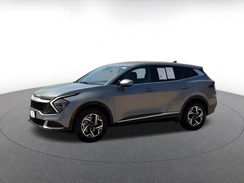Used 2025 Kia Sportage LX image 8