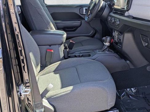 Used 2024 Jeep Gladiator Sport image 18