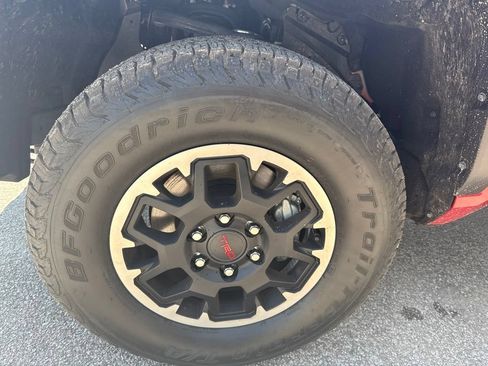 Used 2025 Toyota Tacoma TRD Off-Road AWD/4WD image 9