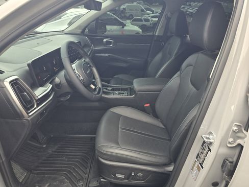 Used 2025 Kia Sorento S FWD image 12