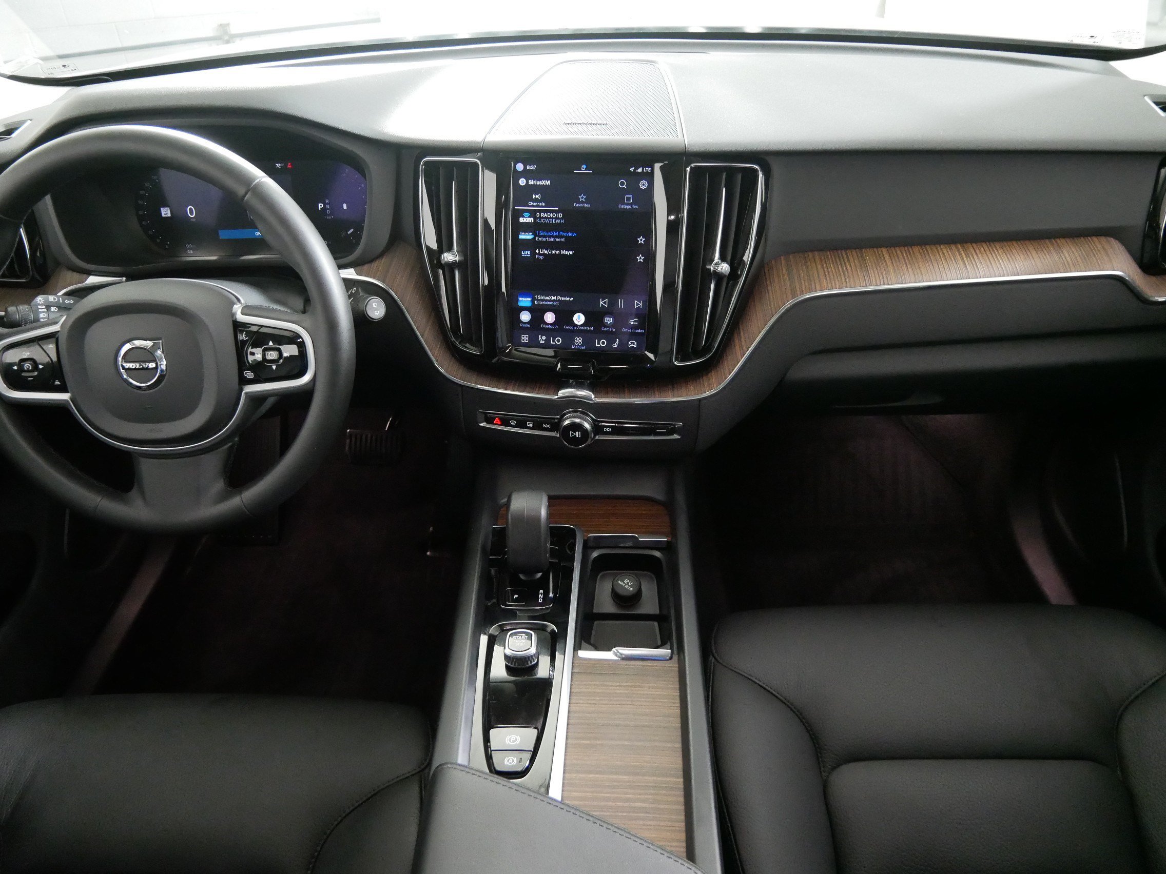 Used 2023 Volvo XC60 B5 Plus w/ Climate Package AWD/4WD image 10