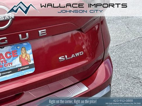 Used 2025 Nissan Rogue SL AWD/4WD image 11