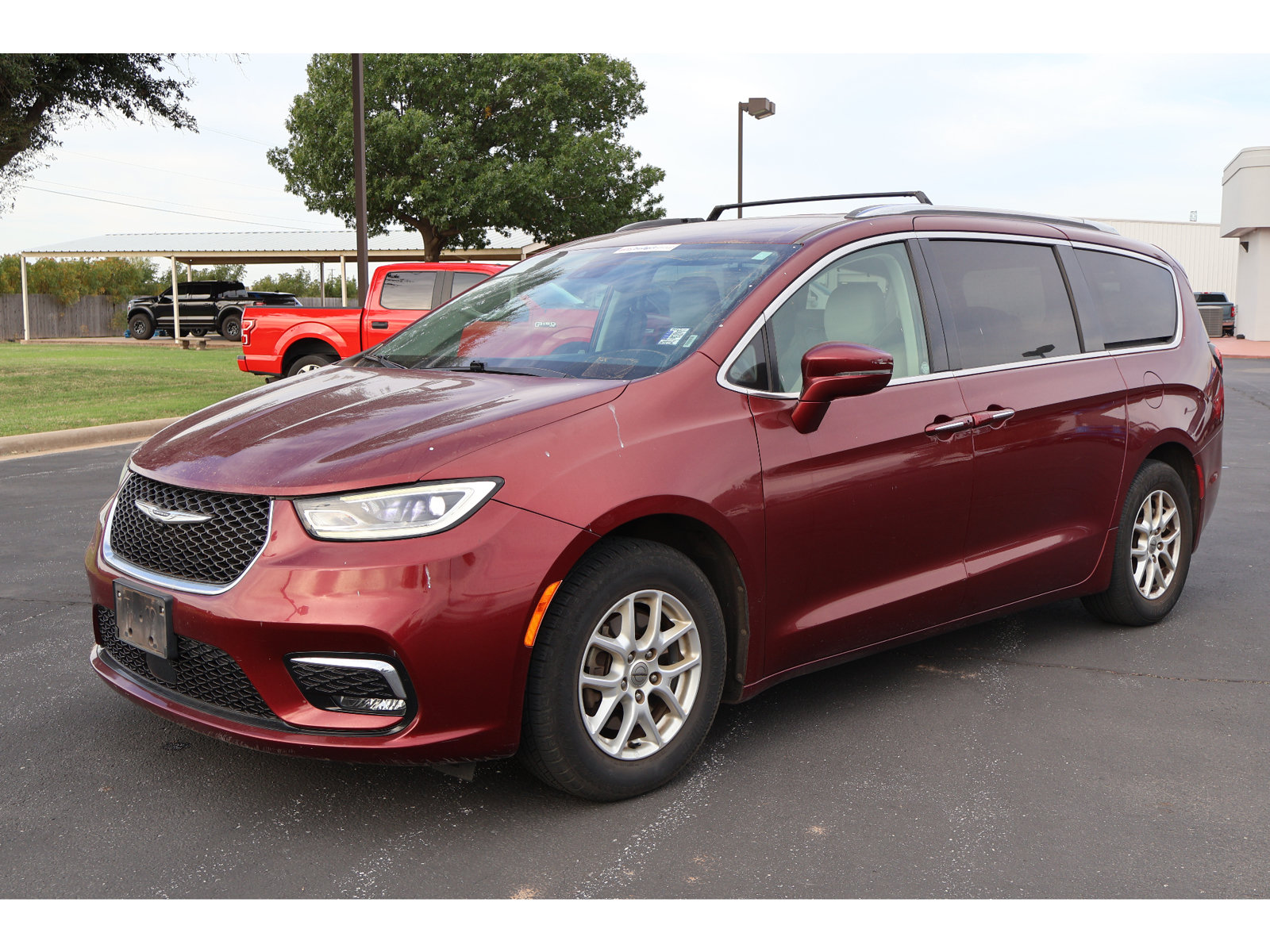 Used 2021 Chrysler Pacifica Touring-L FWD image 1